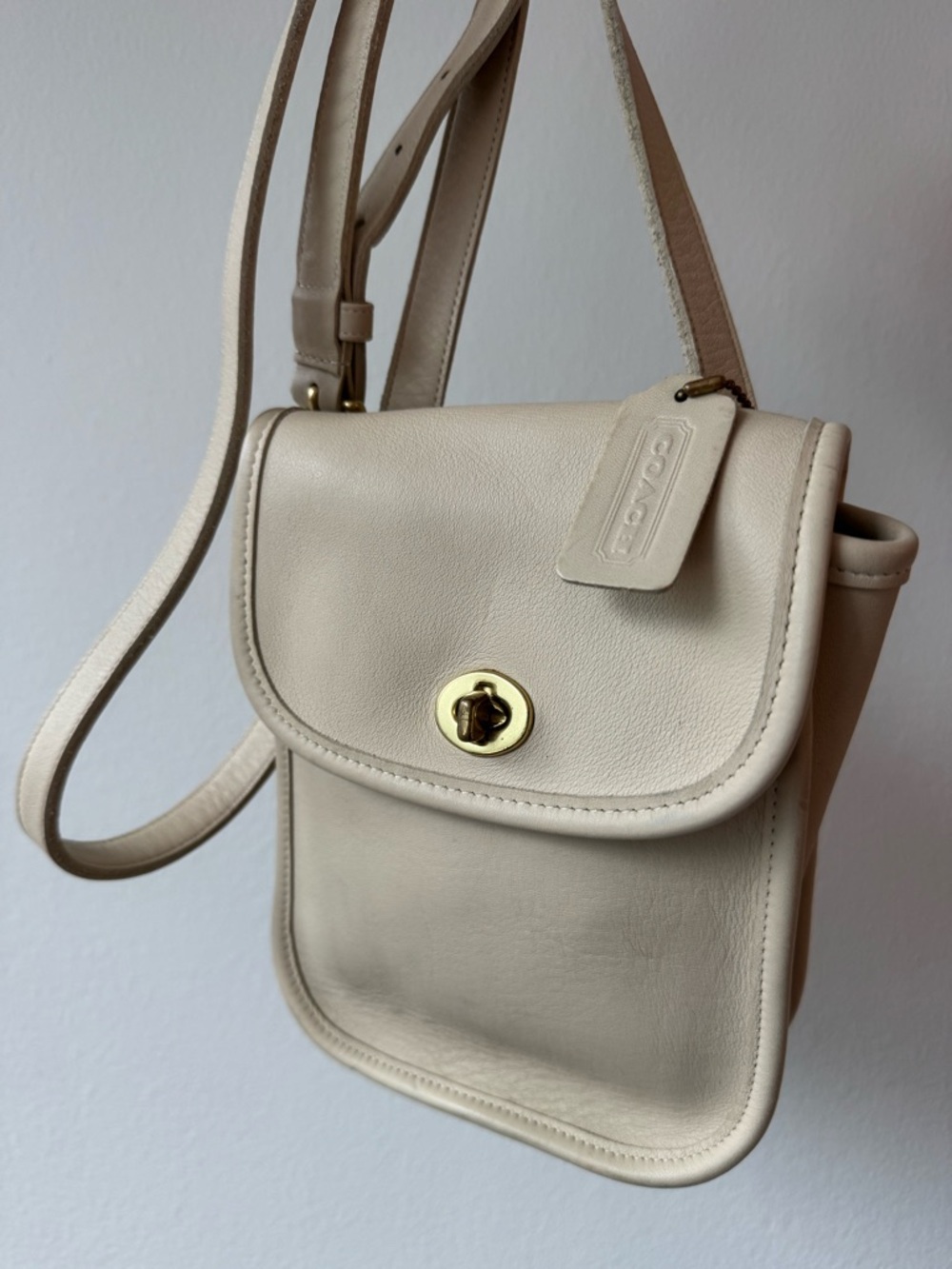 Vintage Coach bone small sidepack